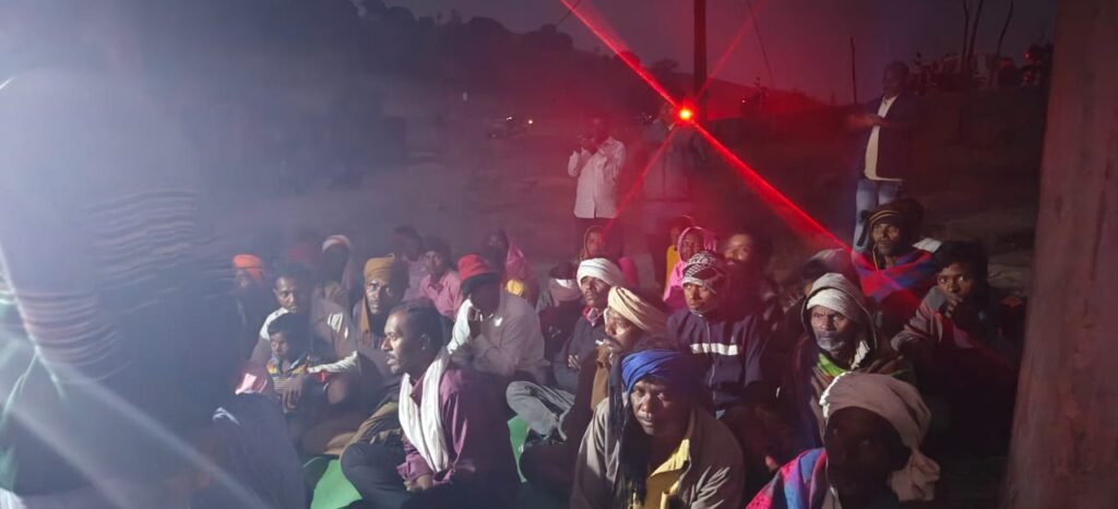 बातरी में प्रशासन ने लगाई रात्रि चौपाल: दो साल से बंद नल-जल पाइपलाइन, पानी की भारी समस्या से जूझ रहे ग्रामीण | New India Times