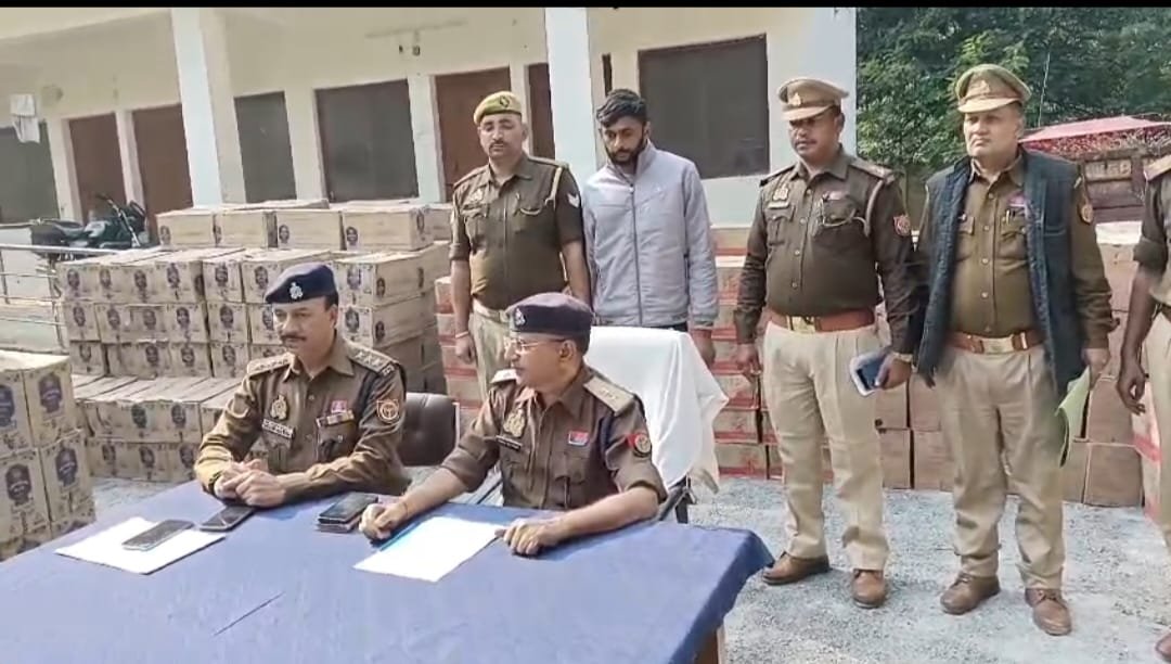सोनभद्र पुलिस ने की बड़ी कार्रवाई: ट्रक में छिपाकर ले जाई जा रही 1.35 करोड़ की अवैध अंग्रेजी शराब बरामद | New India Times