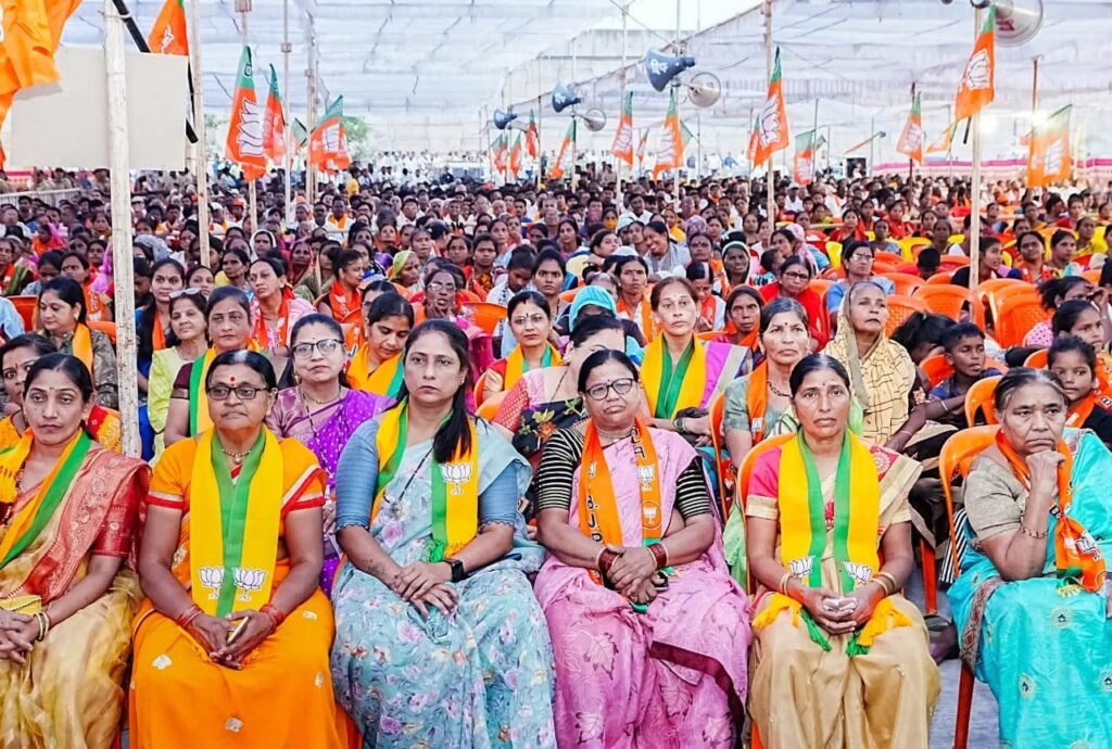 संजय सावकारे ने जो मांगा वो मैंने दिया, अब टेक्सटाइल पार्क भी बनेगा : देवेन्द्र फडणवीस | New India Times