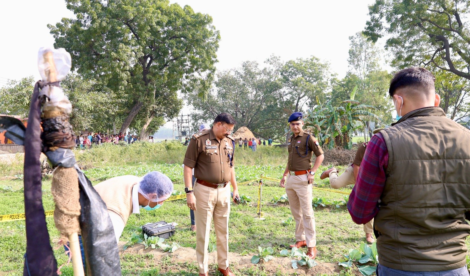 खेत में मिली युवती की लाश से सनसनी, पुलिस जांच में जुटी | New India Times