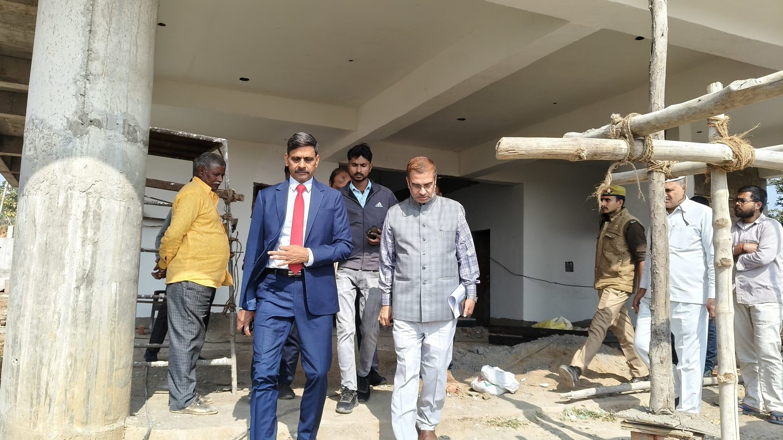 मंडलायुक्त राजेश प्रकाश ने पर्यटन कार्यालय और पहुंच मार्ग के निर्माण कार्य का किया आकस्मिक निरीक्षण | New India Times