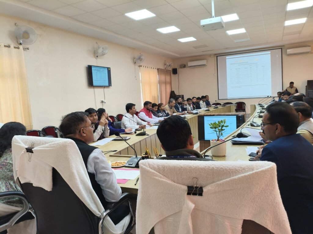 जिला स्तरीय बैंकर्स समिति की तिमाही बैठक जिलाधिकारी की अध्यक्षता में सम्पन्न | New India Times