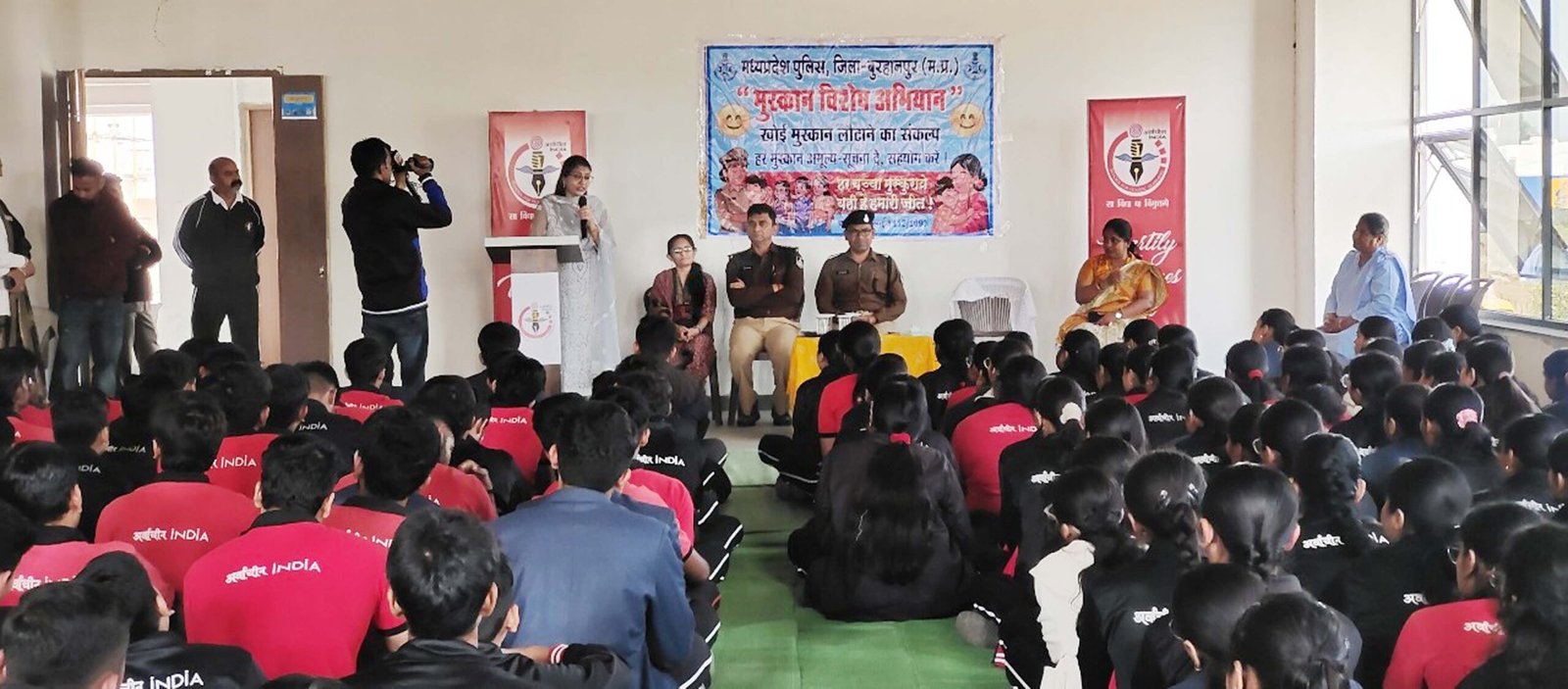 ‘मुस्कान विशेष अभियान’ के तहत अर्वाचीन इंडिया स्कूल में छात्राओं को दी गई साइबर सुरक्षा, बाल अधिकार और आत्मरक्षा की जानकारी | New India Times