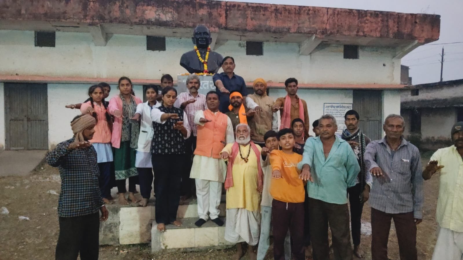 संविधान दिवस पर संविधान की रक्षा और सम्मान का संदेश—एडवोकेट मयूरी धानक ने दिलाई शपथ 1 संविधान दिवस पर संविधान की रक्षा और सम्मान का संदेश—एडवोकेट मयूरी धानक ने दिलाई शपथ | New India Times