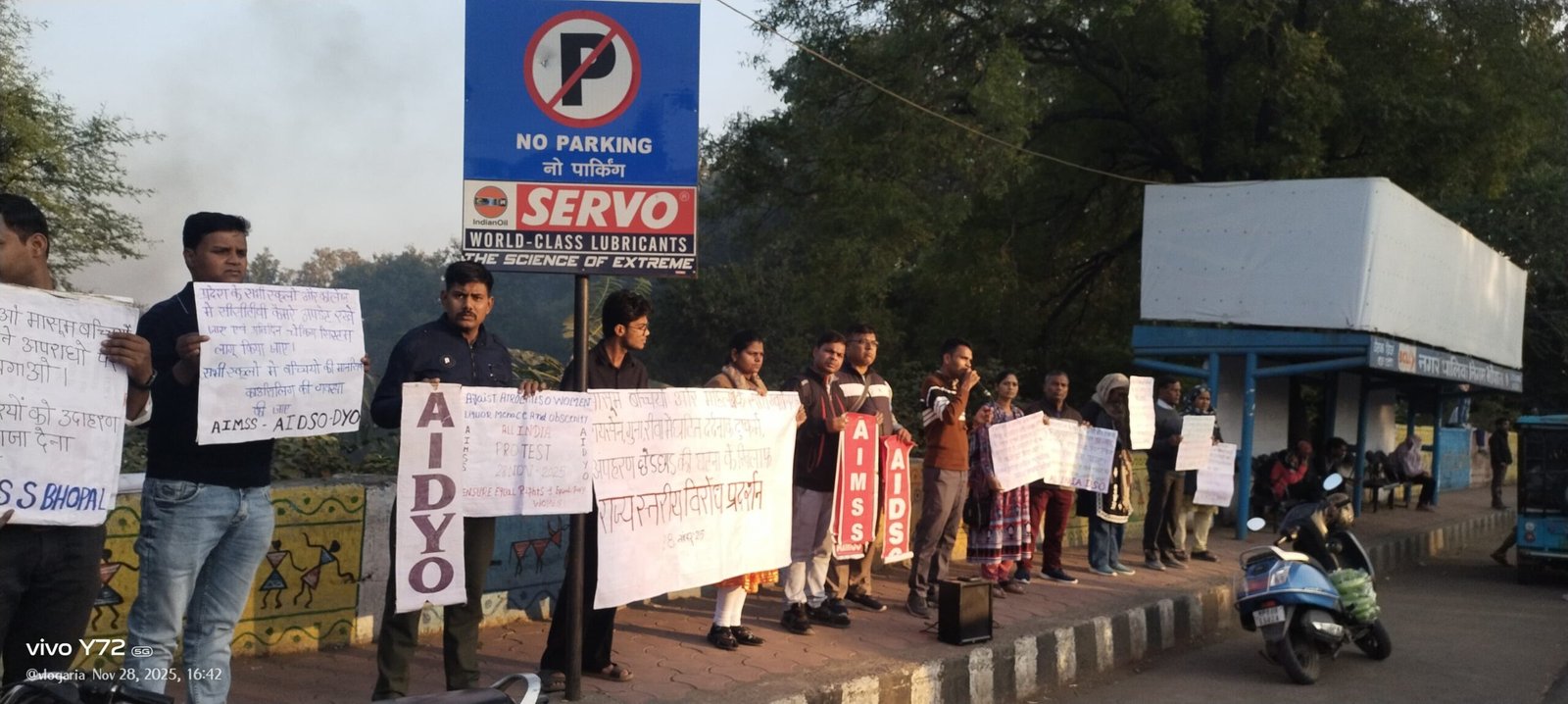 शराब-नशा एवं अश्लीलता पर रोक की मांग को लेकर सड़क पर उतरे छात्र-युवा संगठन, महिलाओं-बच्चियों की सुरक्षा पर जताई चिंता | New India Times