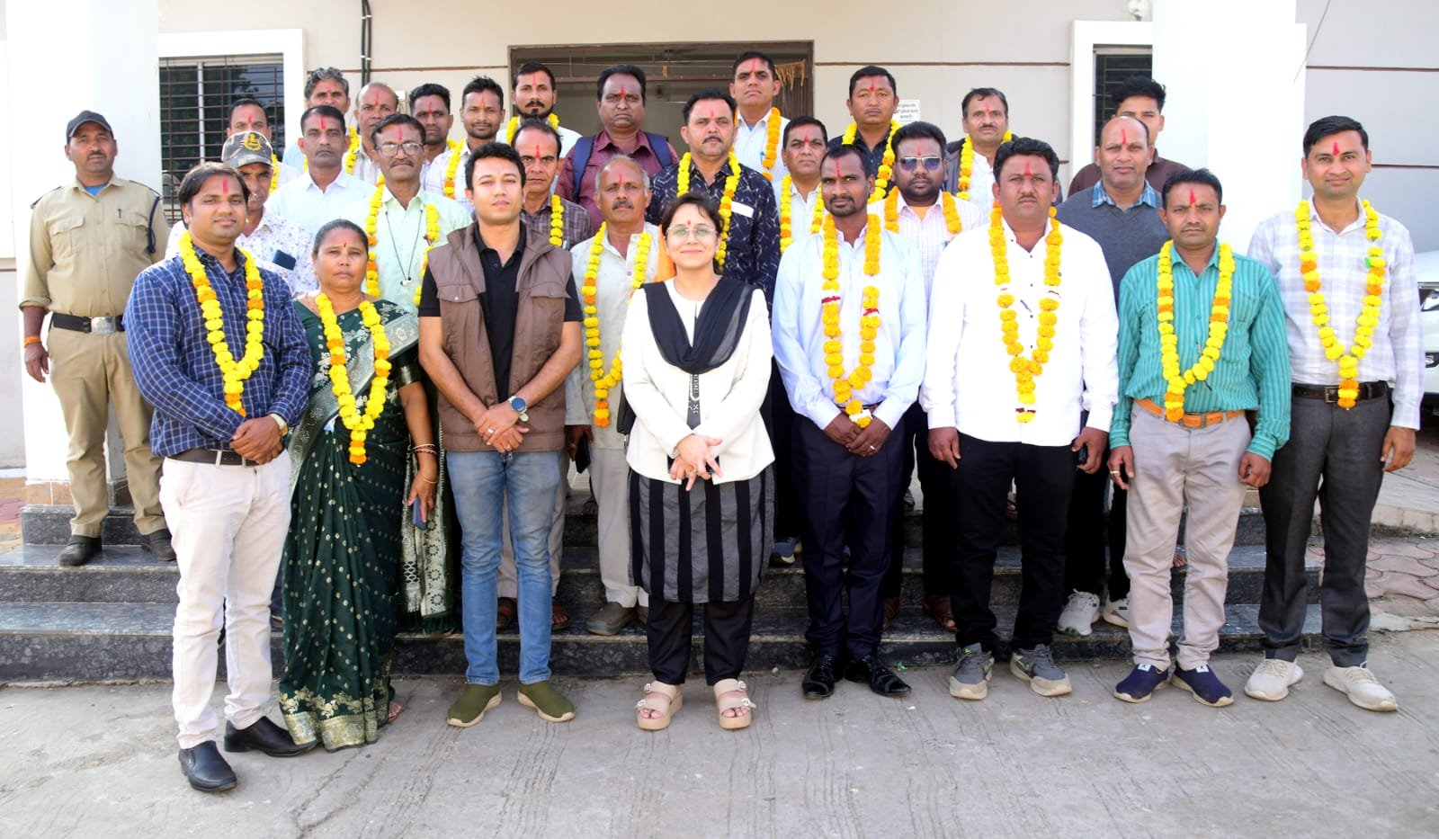 मेघनगर में विशेष पुनरीक्षण में उत्कृष्ट कार्य करने वाले 45 बीएलओ सम्मानित 1 मेघनगर में विशेष पुनरीक्षण में उत्कृष्ट कार्य करने वाले 45 बीएलओ सम्मानित | New India Times