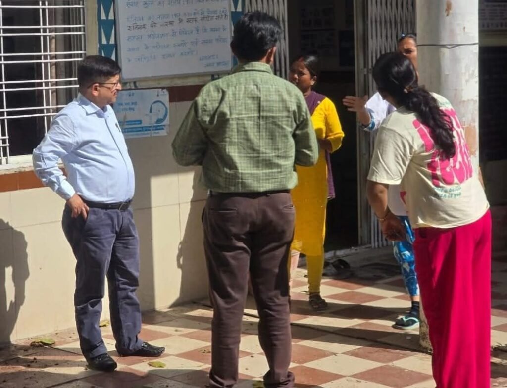 ओपीडी से अनुपस्थित मिले चिकित्सकों पर सीएमएचओ का एक्शन, 7 दिनों का वेतन काटकर थमाया नोटिस 2 ओपीडी से अनुपस्थित मिले चिकित्सकों पर सीएमएचओ का एक्शन, 7 दिनों का वेतन काटकर थमाया नोटिस | New India Times