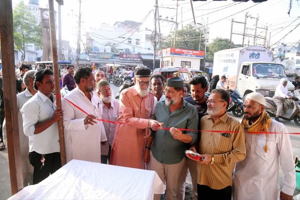 मध्य विधानसभा क्षेत्र के बुधवारा चौराहा एवं चिकलोद रोड जहांगीराबाद में SIR को लेकर जनता की सहायता के लिए हेल्प-डेस्क सेंटर का किया गया शुभारंभ | New India Times