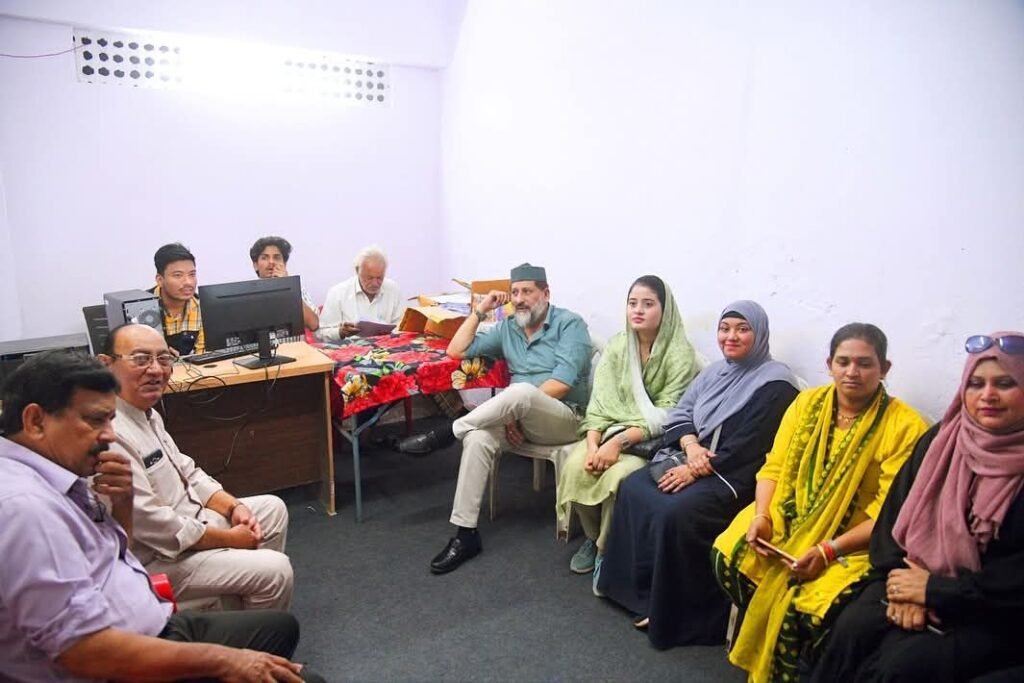 मध्य विधानसभा क्षेत्र के बुधवारा चौराहा एवं चिकलोद रोड जहांगीराबाद में SIR को लेकर जनता की सहायता के लिए हेल्प-डेस्क सेंटर का किया गया शुभारंभ | New India Times