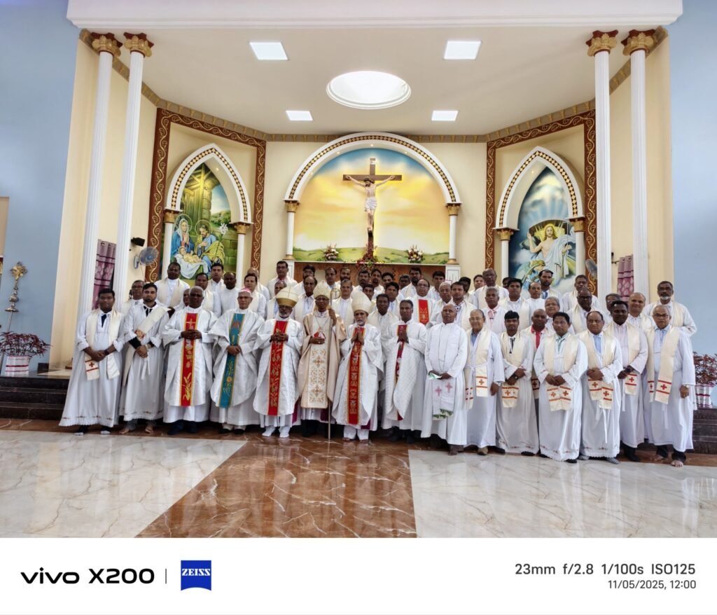 मेघनगर के सेंट अर्नाल्ड चर्च में दिव्य संघ समाज की 150वीं वर्षगांठ मनाई गई श्रद्धा और उल्लास के साथ 3 मेघनगर के सेंट अर्नाल्ड चर्च में दिव्य संघ समाज की 150वीं वर्षगांठ मनाई गई श्रद्धा और उल्लास के साथ | New India Times