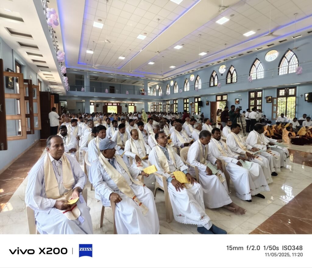 मेघनगर के सेंट अर्नाल्ड चर्च में दिव्य संघ समाज की 150वीं वर्षगांठ मनाई गई श्रद्धा और उल्लास के साथ 4 मेघनगर के सेंट अर्नाल्ड चर्च में दिव्य संघ समाज की 150वीं वर्षगांठ मनाई गई श्रद्धा और उल्लास के साथ | New India Times