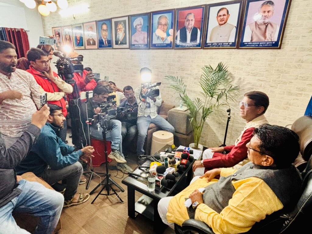 मध्य प्रदेश में पिछड़ा दलित समाज संगठन द्वारा धीरेंद्र शास्त्री की&nbsp; 'सनातन एकता यात्रा' के विरोध में निकाली जाएगी संविधान बचाओ यात्रा | New India Times