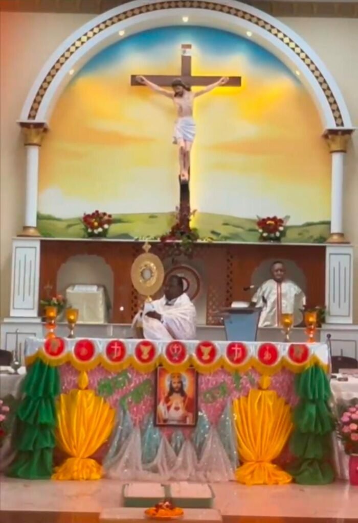 संत अर्नोल्ड चर्च मेघनगर में श्रद्धा और भक्ति के साथ मनाया गया ख्रीस्त राजा पर्व 2 संत अर्नोल्ड चर्च मेघनगर में श्रद्धा और भक्ति के साथ मनाया गया ख्रीस्त राजा पर्व | New India Times