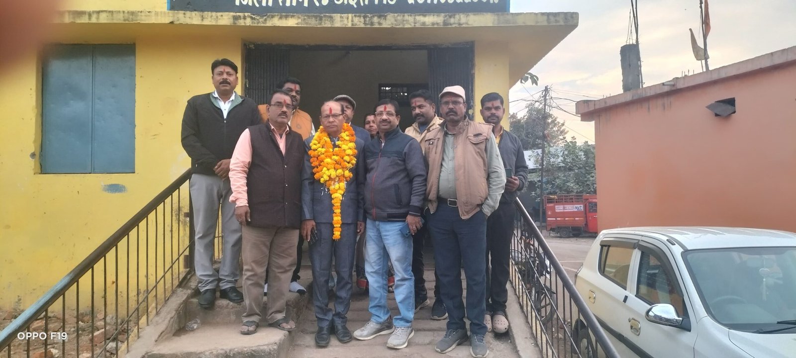 31 वर्षों की सेवा पूर्ण करने पर सहायक शिक्षक राजेश कटारे सेवानिवृत्त, विद्यालय परिवार ने दी भावपूर्ण विदाई | New India Times