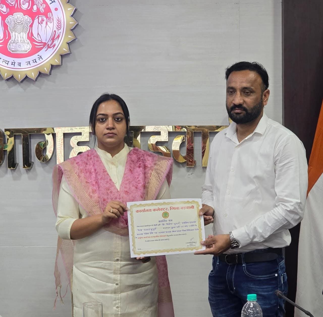 डॉ. किशोर मुकाती को मानवीय सेवा के लिए कलेक्टर ने किया सम्मानित | New India Times