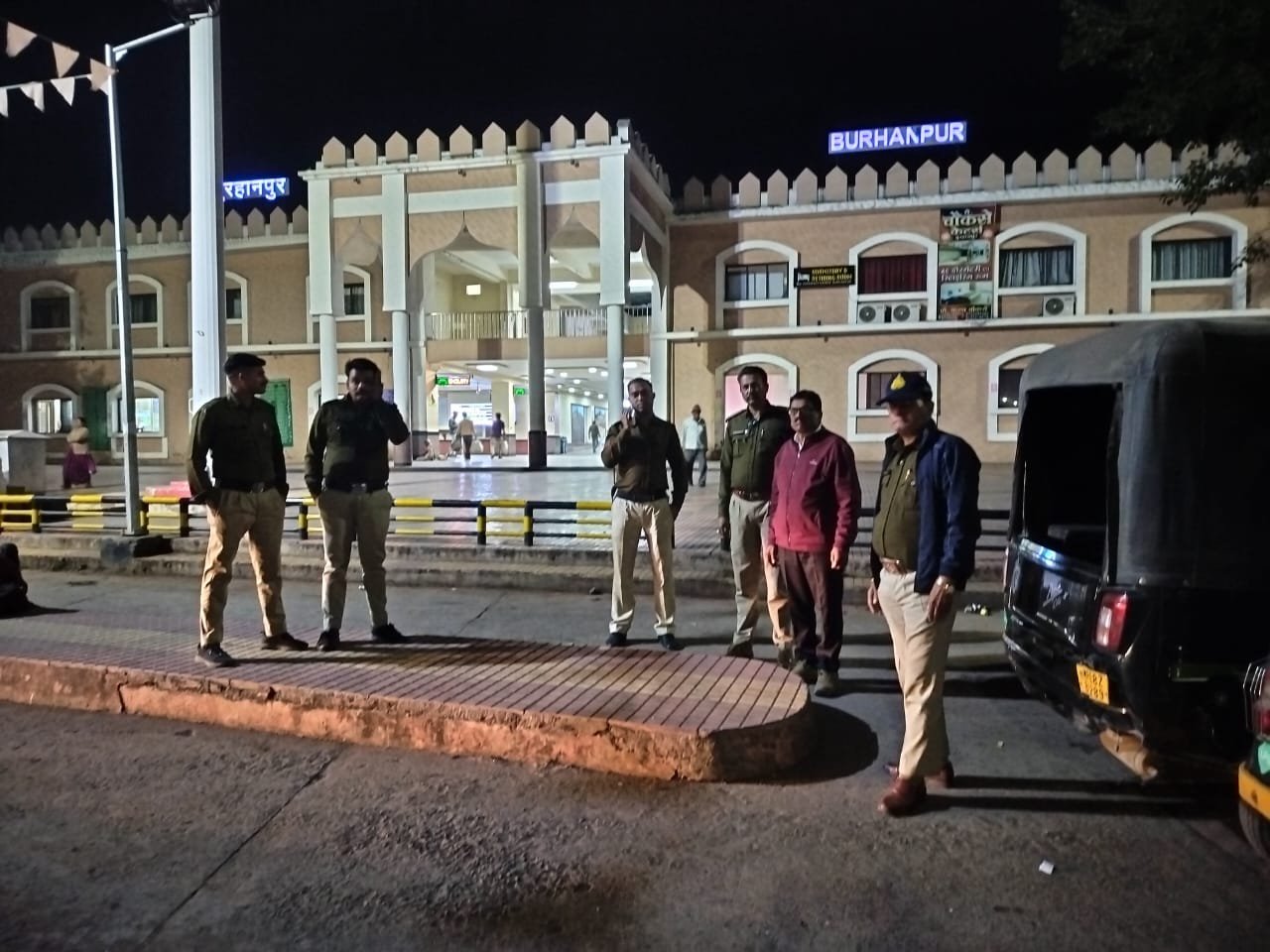 बुरहानपुर में पैदल पेट्रोलिंग, अवैध गतिविधियों पर पुलिस की सख्त निगरानी | New India Times