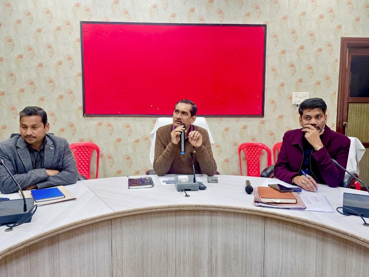 विशेष प्रगाढ़ पुनरीक्षण अभियान को आम जनमानस तक पहुंचाने में मीडिया बंधु अहम भूमिका निभाए:जिलाधिकारी | New India Times