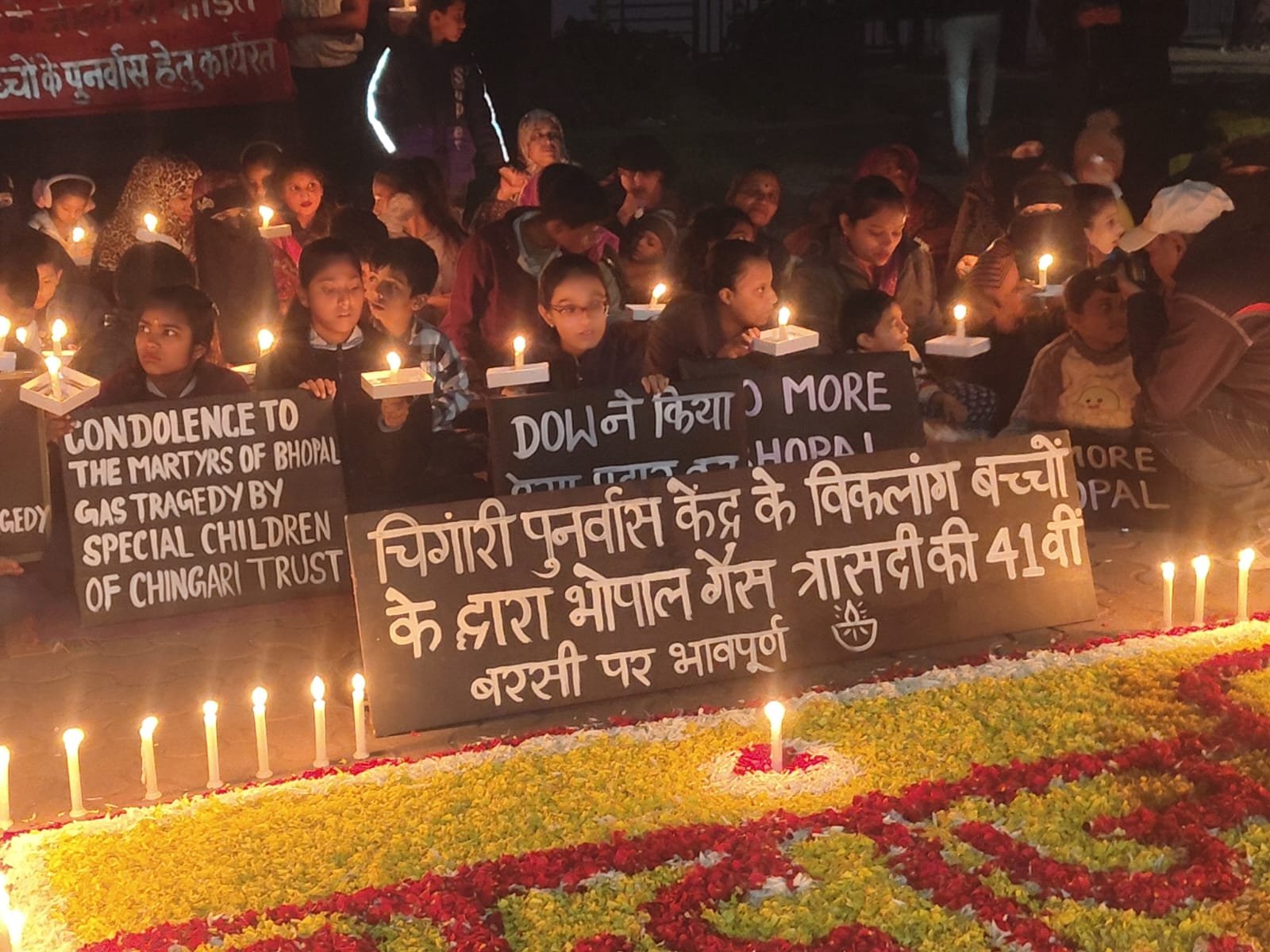 भोपाल गैस त्रासदी: चिंगारी ट्रस्ट द्वारा श्रद्धांजलि और न्याय की मांग, बच्चों ने उठाई आवाज | New India Times