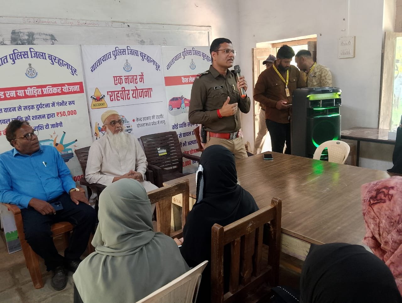 विशेष यातायात जागरूकता अभियान के तहत SGJQC & BIMTS बुरहानपुर सहित अन्य स्कूल में आयोजित हुआ जागरूकता कार्यक्रम 1 विशेष यातायात जागरूकता अभियान के तहत SGJQC & BIMTS बुरहानपुर सहित अन्य स्कूल में आयोजित हुआ जागरूकता कार्यक्रम | New India Times