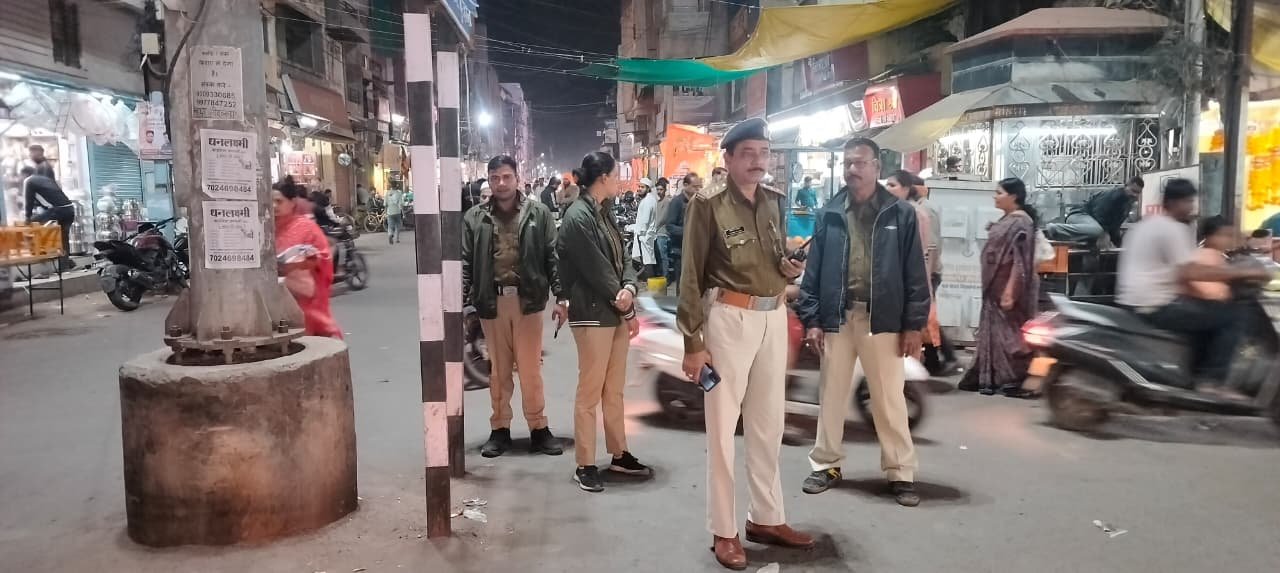 बुरहानपुर में पुलिस की सख़्त फुट पेट्रोलिंग, अवैध गतिविधियों पर निगरानी और सोशल मीडिया जागरूकता अभियान जारी | New India Times