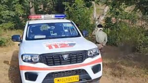 16 चक्का ट्रक में से आरोपियों ने उतारी कोयले की बोरियां, 112 डायल को देख हुए मौके से फरार | New India Times