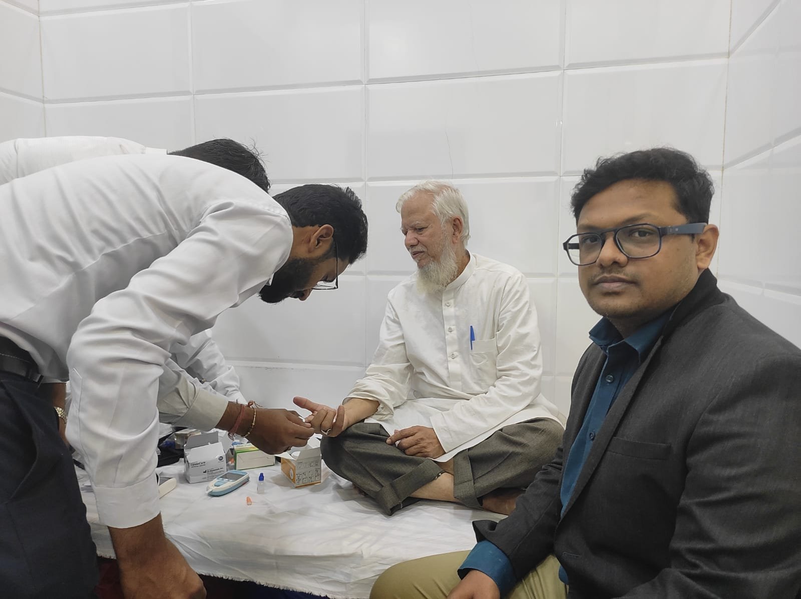 विश्व मधुमेह सप्ताह पर मुंबई के मदनपुरा में डाक्टर मुदस्सिर अंसारी ने आयोजन किया निःशुल्क शुगर जांच शिविर | New India Times