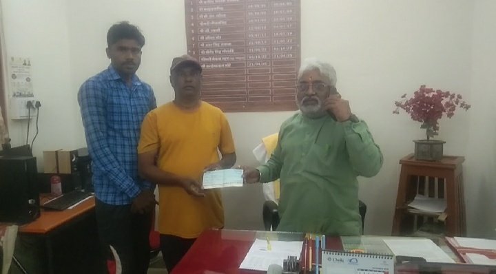 श्रम पदाधिकारी एवं उपभोक्ता अधिकार संगठन के प्रयास से श्रमिक को मिला 40,000/-(चालीस हजार) का मुआवज़ा | New India Times