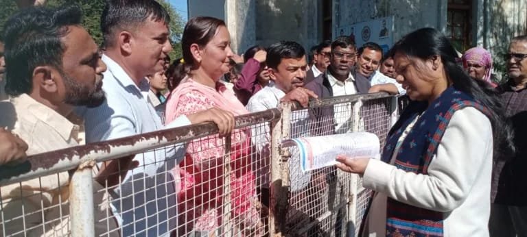 पटवारी संघ ने 18 मुद्दों पर कलेक्टर को सौंपा ज्ञापन, आर्थिक-मानसिक समस्याओं के समाधान की मांग 1 पटवारी संघ ने 18 मुद्दों पर कलेक्टर को सौंपा ज्ञापन, आर्थिक-मानसिक समस्याओं के समाधान की मांग | New India Times