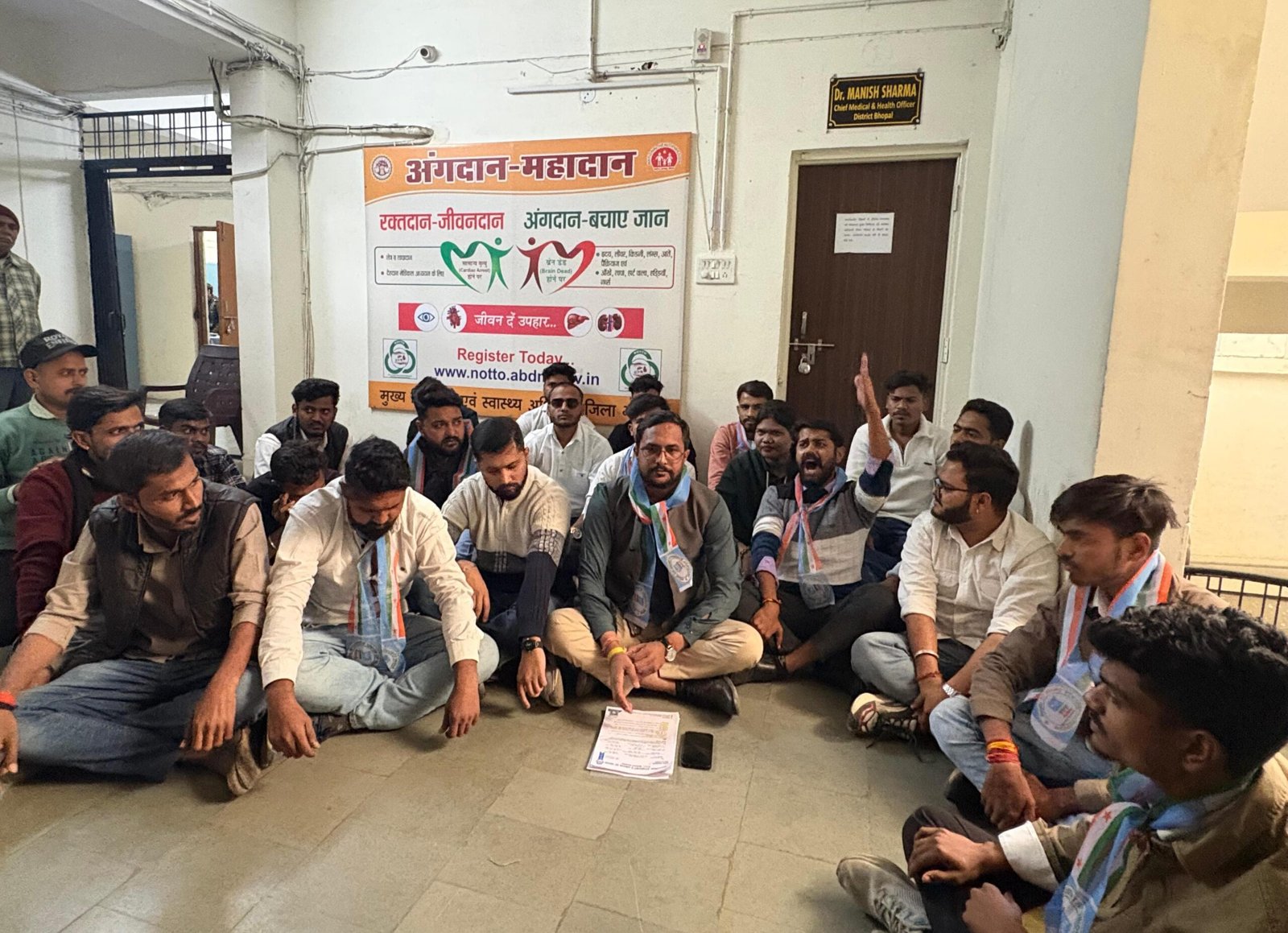 एनआरआई नर्सिंग कॉलेज एवं अरनव हॉस्पिटल के फर्जी निरीक्षण के विरोध में NSUI ने सीएमएचओ कार्यालय पर किया विरोध प्रदर्शन | New India Times