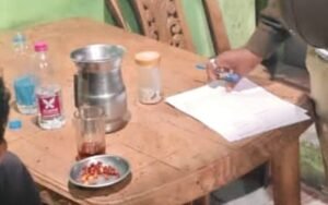 भोजनालय की आड़ में चल रहा था अवैध शराब अड्डा, पुलिस की दबिश पड़ते ही शराबी भागे; शराब और चखना जब्त | New India Times