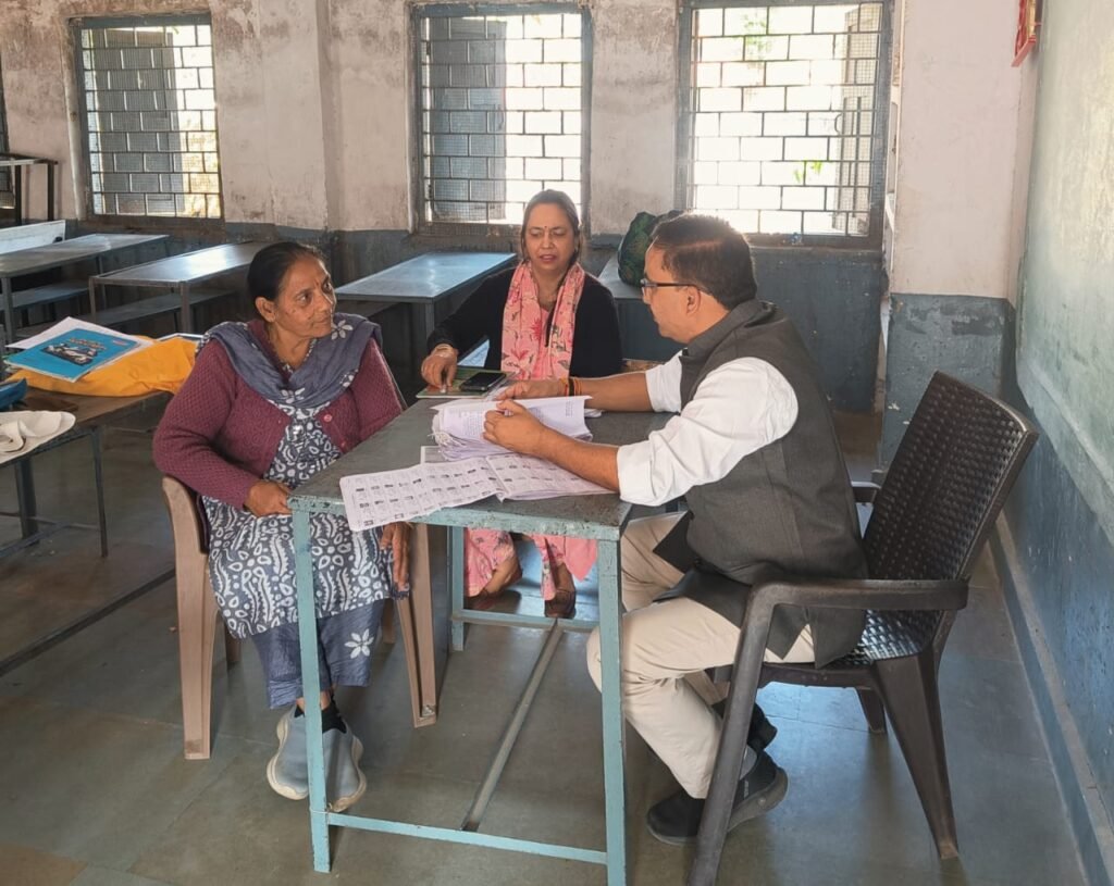 भोपाल में मतदाता सूची SIR कार्य की कलेक्टर कौशलेंद्र विक्रम सिंह ने की सख्त निगरानी, लापरवाही पर कार्रवाई | New India Times