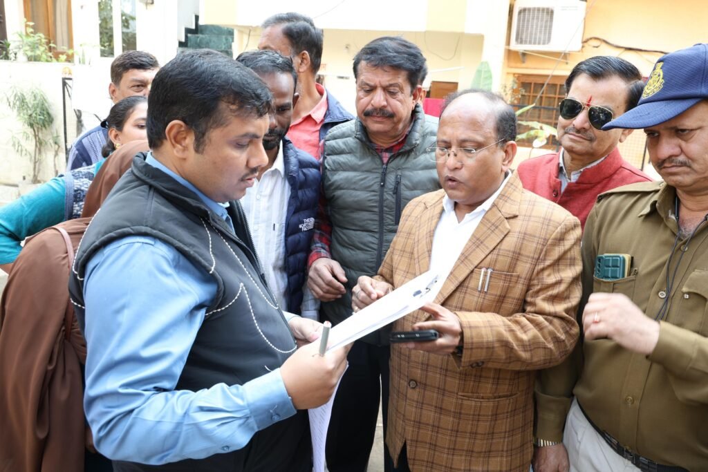 भोपाल में मतदाता सूची SIR कार्य की कलेक्टर कौशलेंद्र विक्रम सिंह ने की सख्त निगरानी, लापरवाही पर कार्रवाई | New India Times