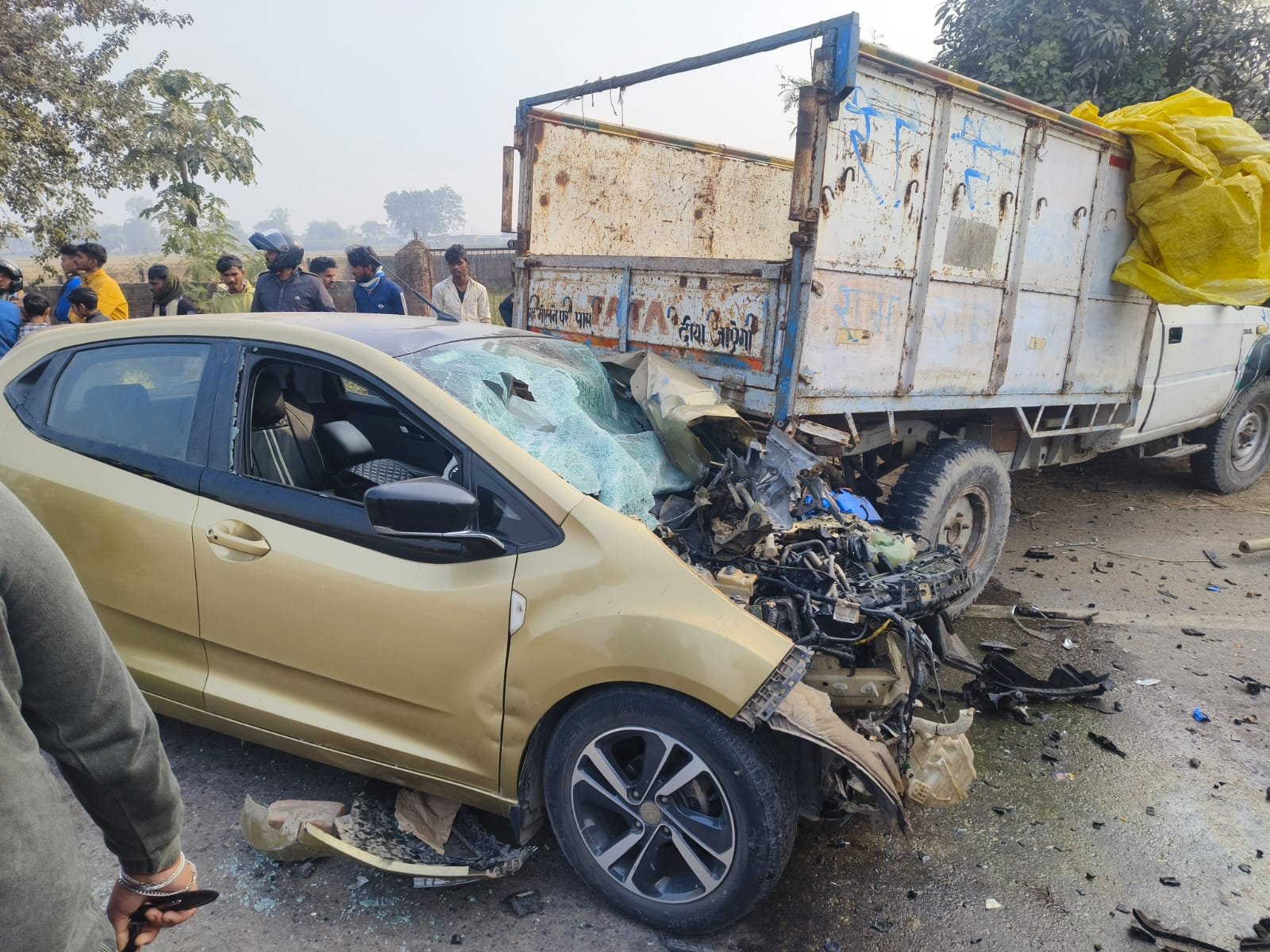 हरे कृष्णा ढाबे के पास सड़क हादसा, कार चालक की हालत नाजुक | New India Times