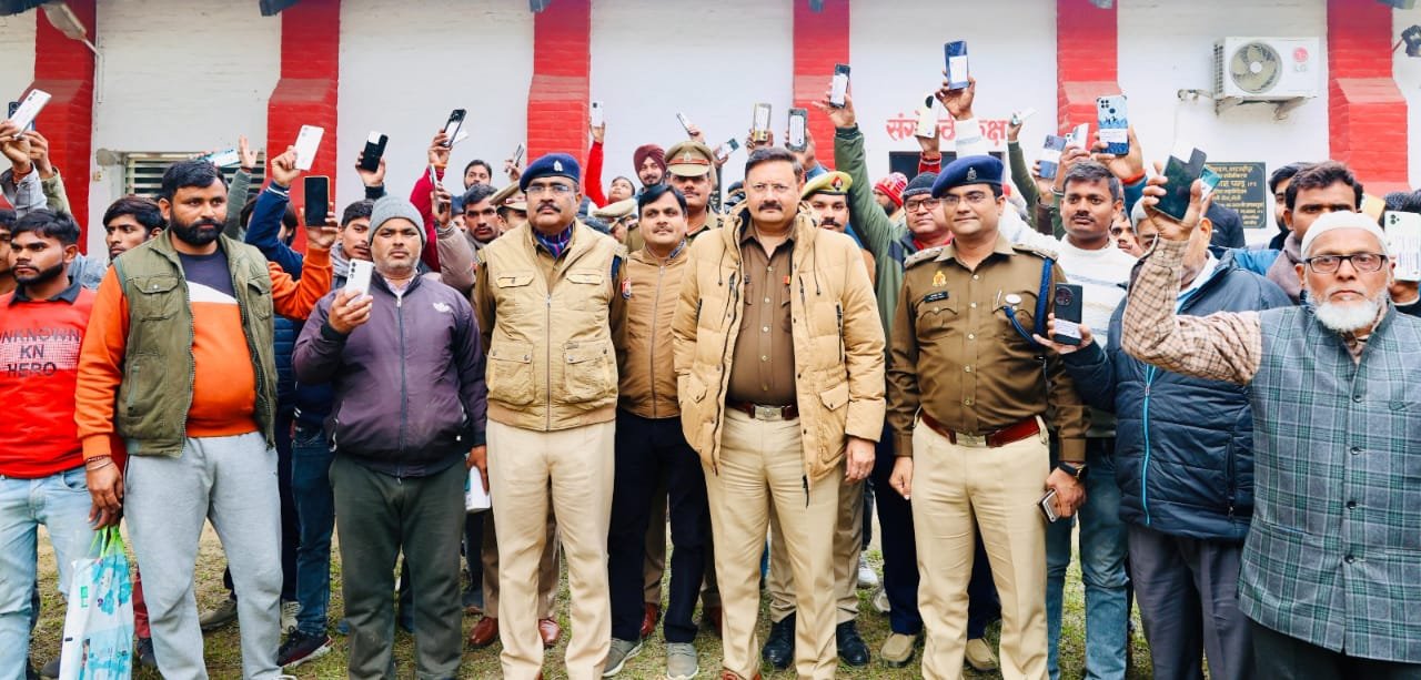 शाहजहांपुर पुलिस की बड़ी सफलता: 25 लाख के 111 गुमशुदा मोबाइल बरामद, मालिकों को सौंपे | New India Times