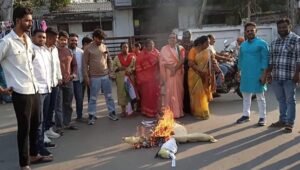 लाड़ली बहनों के कथित अपमान पर सियासी घमासान, कांग्रेस ने मंत्री विजय शाह के खिलाफ सौंपा ज्ञापन 2 लाड़ली बहनों के कथित अपमान पर सियासी घमासान, कांग्रेस ने मंत्री विजय शाह के खिलाफ सौंपा ज्ञापन | New India Times