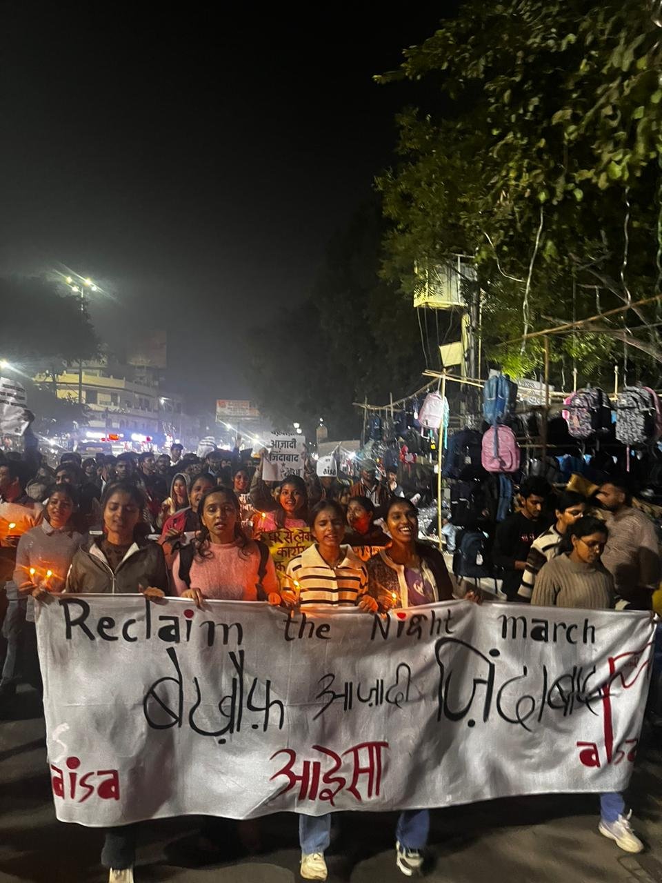 निर्भया की याद में आइसा का कैंडल मार्च, महिला उत्पीड़न पर रोक और छात्रावास पाबंदियां हटाने की मांग | New India Times