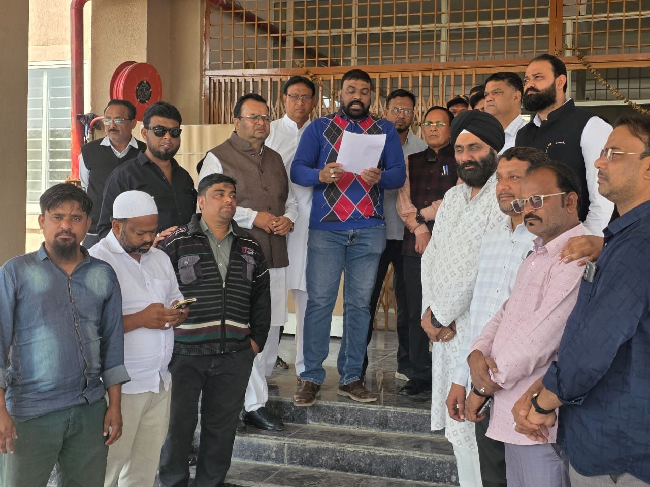 हिजाब विवाद: अल्पसंख्यक कांग्रेस बुरहानपुर ने राष्ट्रपति के नाम ज्ञापन सौंपकर नीतीश कुमार के इस्तीफे की मांग की | New India Times