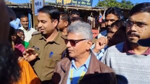 पानी संकट को लेकर ग्रामीणों का उग्र प्रदर्शन, चक्का जाम व पुतला दहन, 8 दिनों में समाधान का आश्वासन 3 पानी संकट को लेकर ग्रामीणों का उग्र प्रदर्शन, चक्का जाम व पुतला दहन, 8 दिनों में समाधान का आश्वासन | New India Times