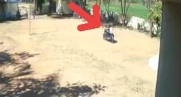 स्कूल से प्रेजेंट लगाकर शिक्षक विद्यार्थियों के साथ हुए बिना बताए गायब, जनप्रतिनिधियों ने किया निरीक्षण तो हुआ खुलासा | New India Times