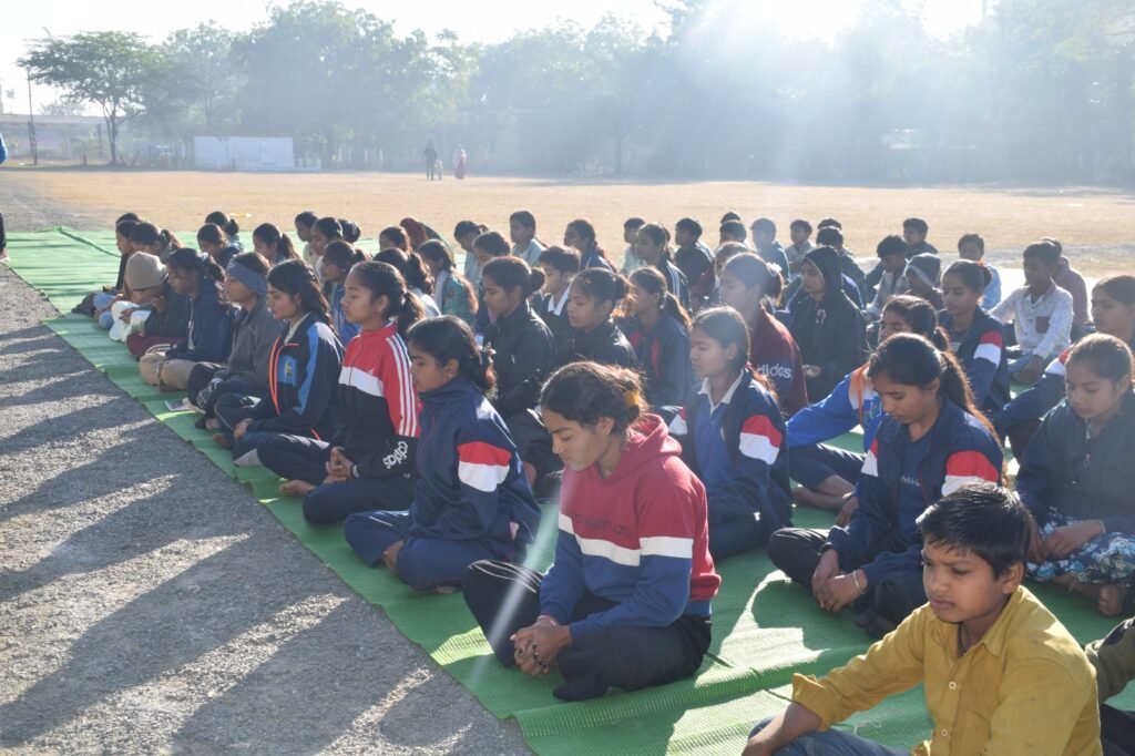 झाबुआ में डीआरपी लाइन में आउटडोर-इनडोर गतिविधियों का आयोजन, बच्चों को आत्मरक्षा व साइबर सुरक्षा की दी गई जानकारी | New India Times