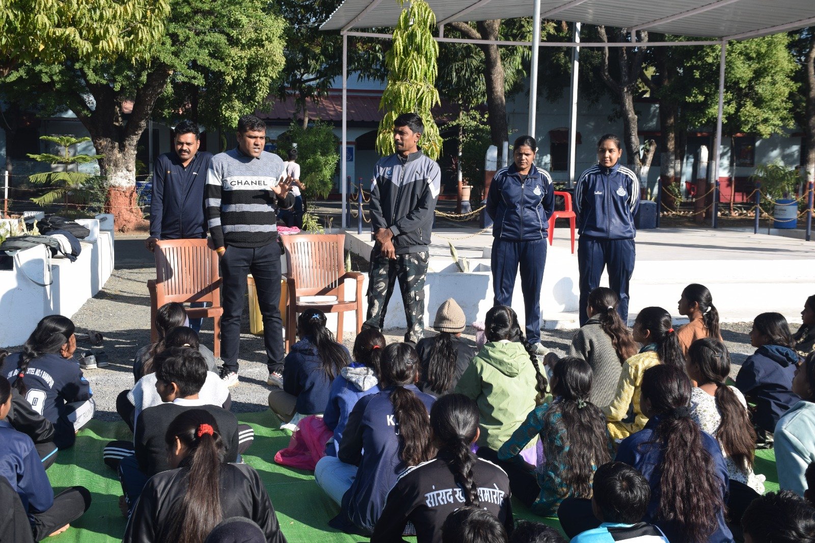 झाबुआ में डीआरपी लाइन में आउटडोर-इनडोर गतिविधियों का आयोजन, बच्चों को आत्मरक्षा व साइबर सुरक्षा की दी गई जानकारी | New India Times