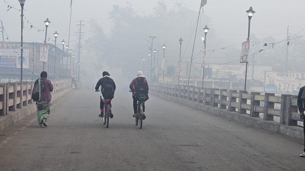 देवरी कला में सीजन का सबसे घना कोहरा, 10 मीटर तक सिमटी दृश्यता, जनजीवन प्रभावित | New India Times