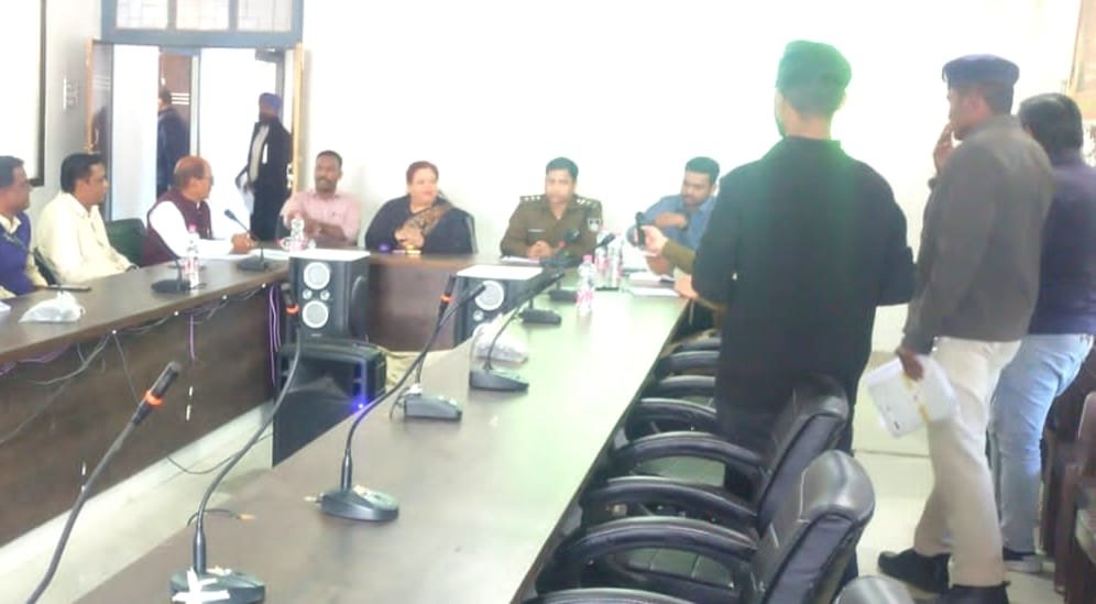 दमुआ नगर पालिका में सतर्कता समिति की बैठक, एसटी-एससी लंबित प्रकरणों पर हुई विस्तृत चर्चा | New India Times