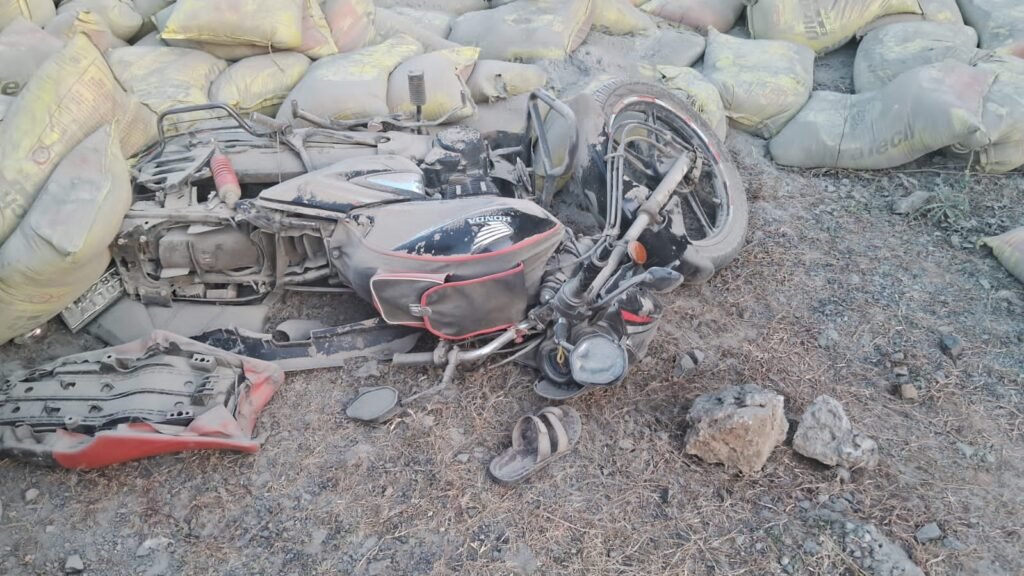 जुन्नारदेव में दर्दनाक सड़क हादसा: सीमेंट से भरा ट्रक पलटा, 3 की मौत, 7 घायल | New India Times