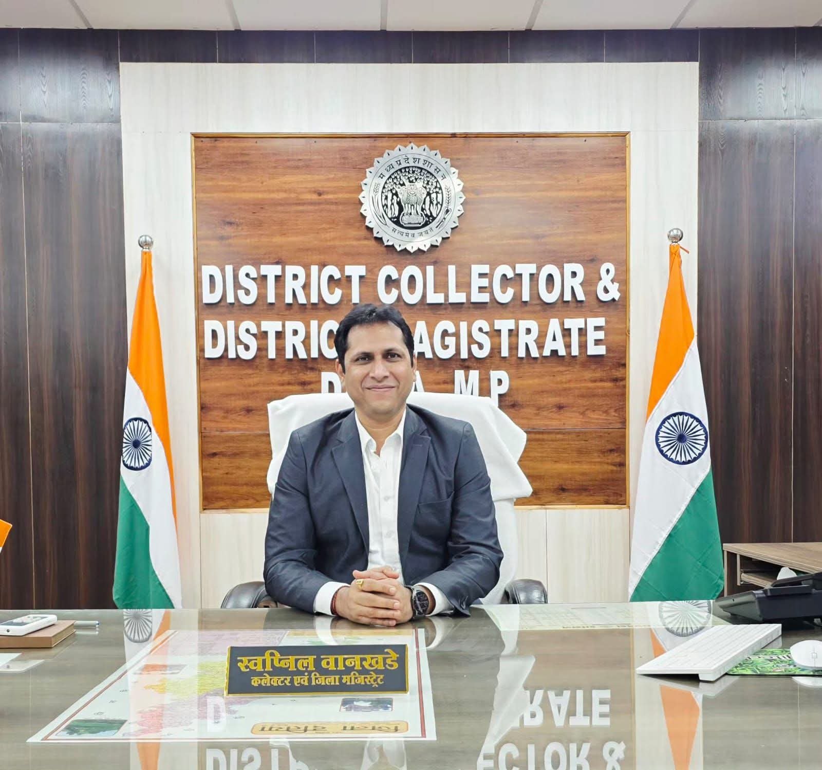 सुशासन में दतिया का परचम: प्रशासन ने रचा इतिहास, लगातार प्रदेश में नंबर-1 1 सुशासन में दतिया का परचम: प्रशासन ने रचा इतिहास, लगातार प्रदेश में नंबर-1 | New India Times