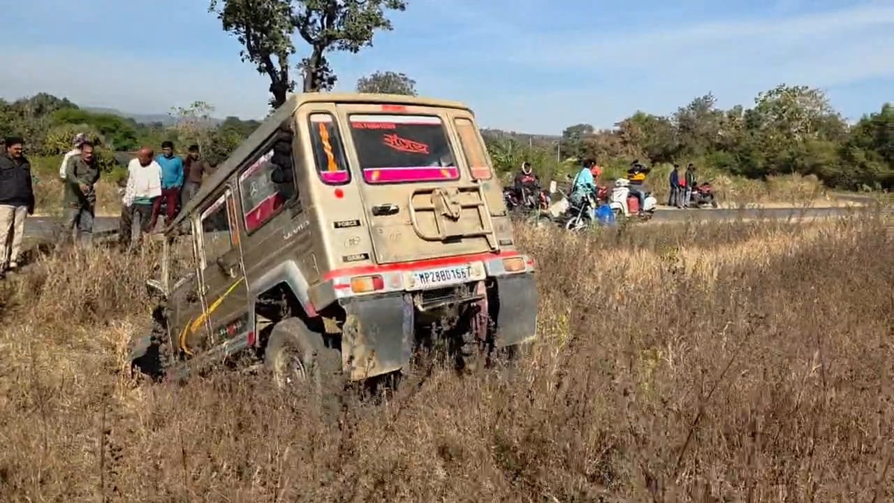 क्षेत्र में होता रोजगार तो क्यों लगाते जान की बाजी, गामा में सवार 19 लोग 9 घायल, रोज़गार के अभाव में नई-नई तस्वीर आ रही सामने | New India Times