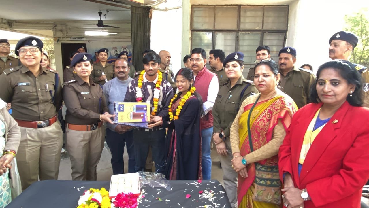 परामर्श से सुलझे रिश्ते: ग्वालियर पुलिस ने 8 दंपतियों संग मनाया “पुनर्मिलन उत्सव” | New India Times