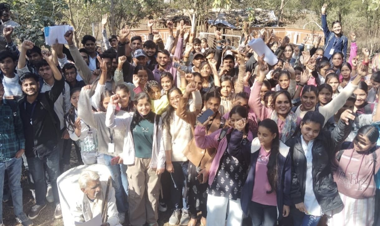 स्मृति वन में शैक्षणिक भ्रमण, छात्रों ने औषधीय पौधों और पर्यावरण संरक्षण की हासिल की जानकारी | New India Times