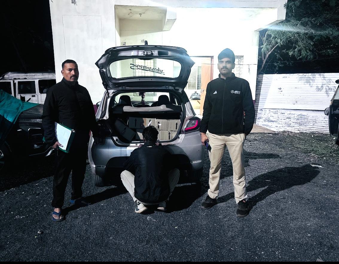 टियागो कार से अवैध शराब तस्करी, कैंट थाना पुलिस ने 8 पेटी शराब जब्त की, एक तस्कर गिरफ्तार | New India Times