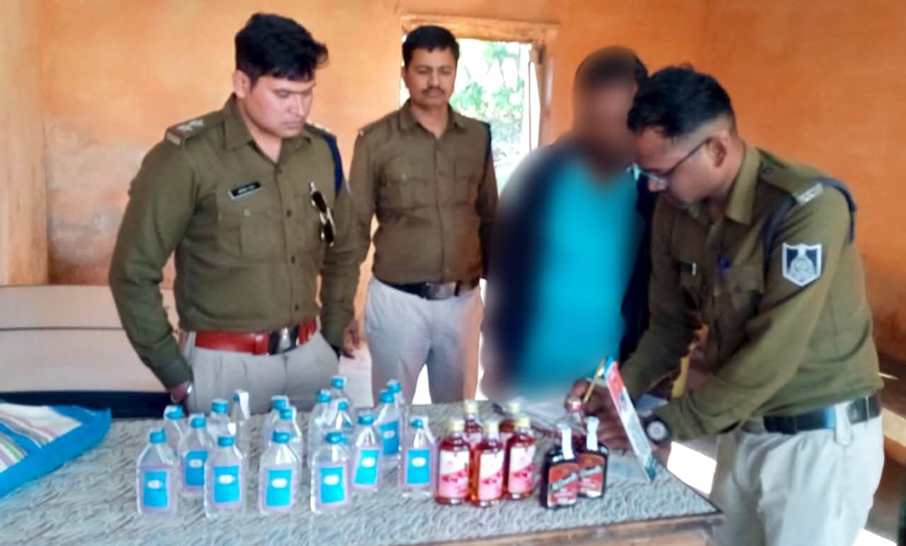 छिंदवाड़ा में आबकारी दल की अवैध शराब पर दबिश, देशी-विदेशी शराब व हाथ भट्टी कच्ची शराब बरामद | New India Times